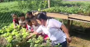 The teacher of Sisbilhá School cares for her students as if she were their mother